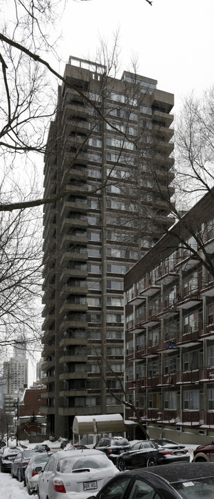 Stanley Tower in Montréal, QC - Building Photo