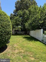 2501 Dewitt Ave in Alexandria, VA - Building Photo