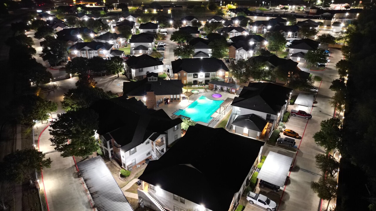 Saddle Brook Apartments in Waco, TX - Foto de edificio