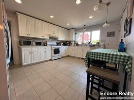 9 Kenwood St, Unit 1 in Brookline, MA - Building Photo