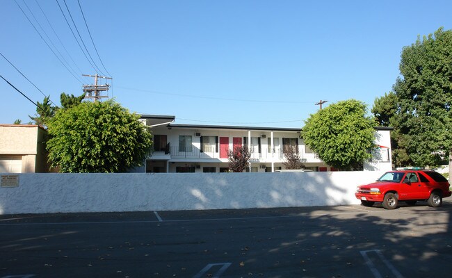 14335 Tiara St in Van Nuys, CA - Building Photo - Building Photo