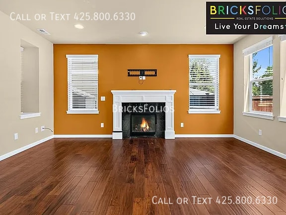 property at 814 Mount Baker Pl NE
