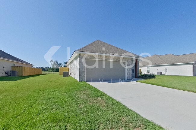 114 Rainfall Ln in Carencro, LA - Foto de edificio - Building Photo