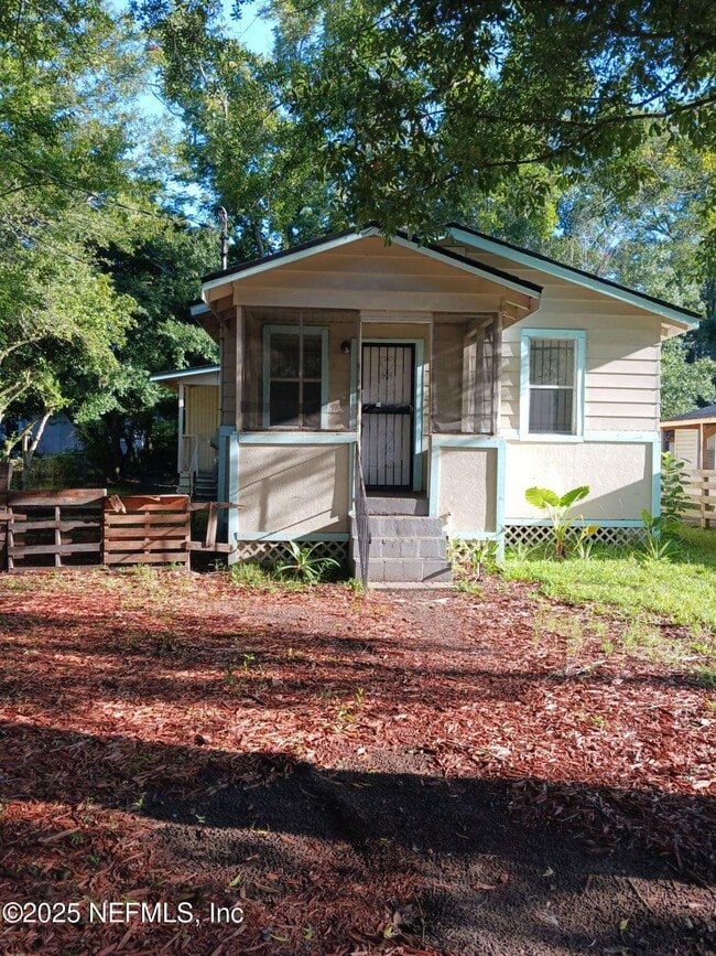 property at 1505 W 27th St