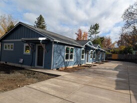 530 G St in Jacksonville, OR - Building Photo