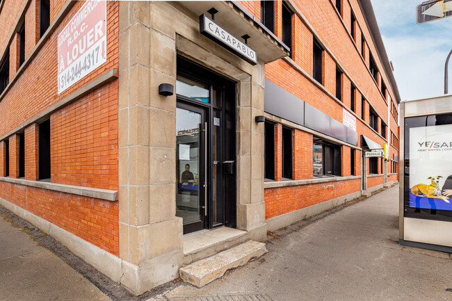 50-70 Jean-Talon Rue O in Montréal, QC - Building Photo - Building Photo