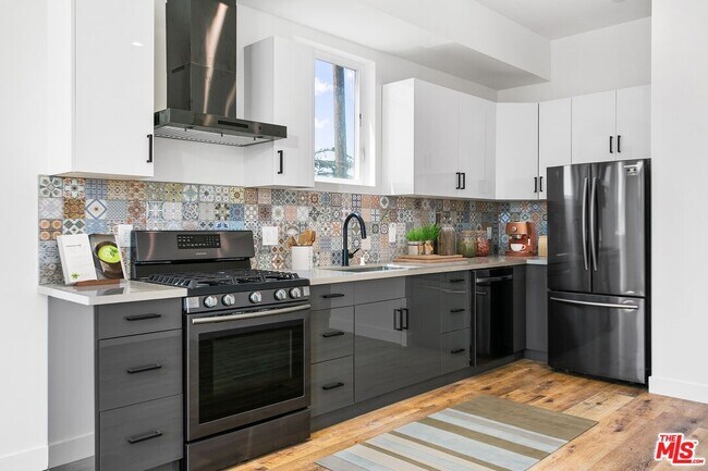 2533 Thurman Ave. in Los Angeles, CA - Building Photo - Building Photo