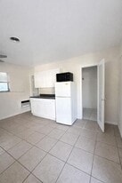 2051 NE 25th Ave in Pompano Beach, FL - Building Photo