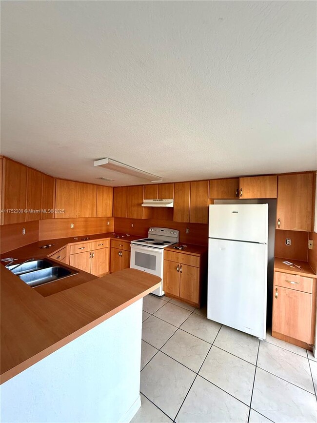 10901 NW 88th Ter, Unit 803 in Doral, FL - Building Photo - Building Photo