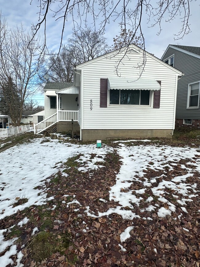 property at 809 Lakewood Blvd