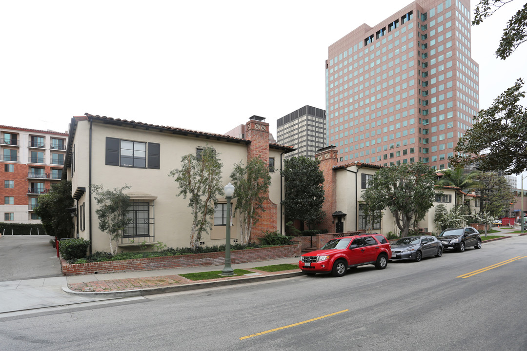 Lindbrook Apartments in Los Angeles, CA - Building Photo