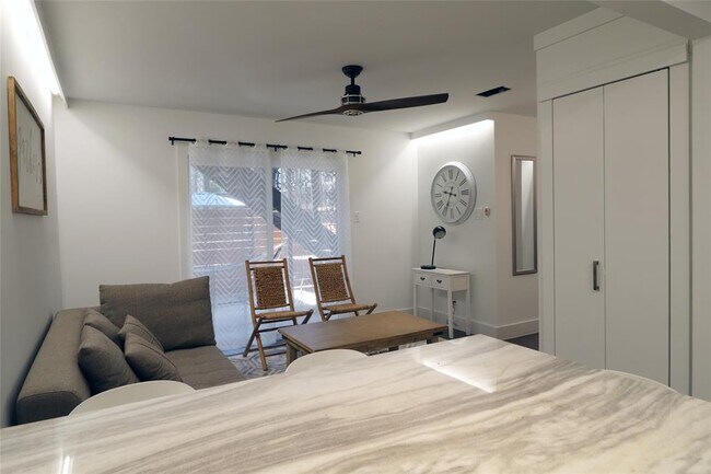 403 Avondale St photo'