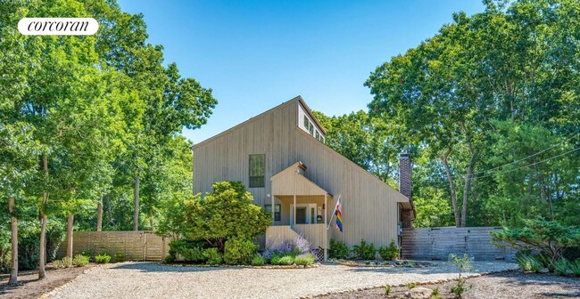 37 Guernsey Ln in East Hampton, NY - Building Photo - Building Photo