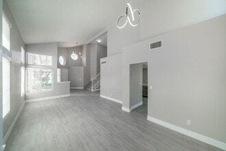 1804 Summit Pointe Dr in Las Vegas, NV - Building Photo - Building Photo