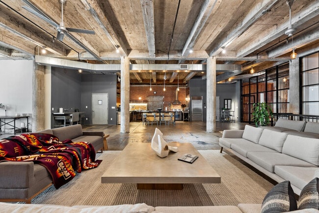 487 Greenwich St in New York, NY - Building Photo - Building Photo