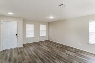 549 Crystal Springs Dr in Fort Worth, TX - Building Photo - Building Photo
