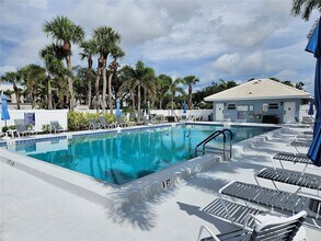 435 Cerromar Ln in Venice, FL - Foto de edificio - Building Photo