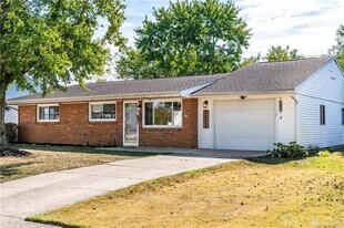 1227 Frayne Dr in New Carlisle, OH - Building Photo