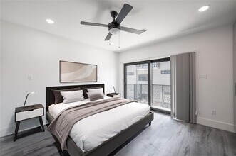 1846 Richmond Ave. in Houston, TX - Building Photo - Building Photo