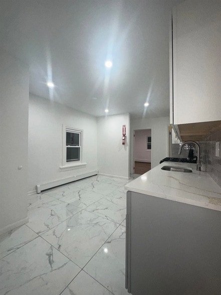 23 Valley Pl in Edgewater, NJ - Building Photo - Building Photo