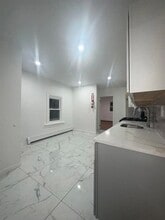 23 Valley Pl in Edgewater, NJ - Foto de edificio - Building Photo