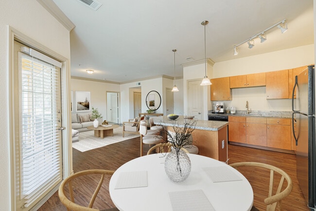 Ravello at Tuscan Lakes in League City, TX - Foto de edificio - Building Photo