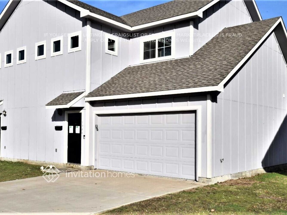 1944 Melrose St in Arlington, TX - Building Photo