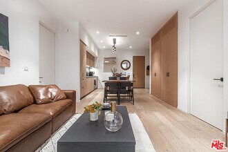 1030 Kings Rd in West Hollywood, CA - Building Photo - Building Photo