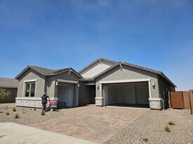 40338 W Michaels Dr in Maricopa, AZ - Building Photo
