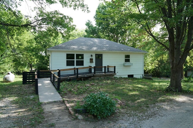 property at 1104 N 1200 Rd