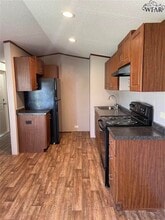 1007 S Wall St in Iowa Park, TX - Building Photo - Building Photo