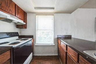Room in Duplex on Park Plaza Dr in Austin, TX - Foto de edificio - Building Photo