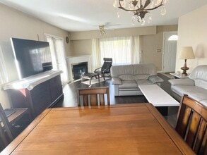 16066-16016 16 Ave in Surrey, BC - Building Photo - Building Photo