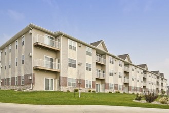 Raven Ridge Apartments in Dickinson, ND - Building Photo - Building Photo