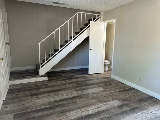 4619 Mill Valley Dr in Las Vegas, NV - Building Photo - Building Photo