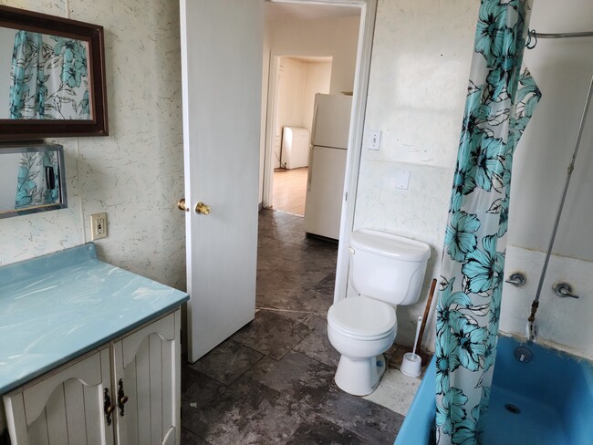 15753 Broadway Ave, Unit 1 in Maple Heights, OH - Foto de edificio - Building Photo