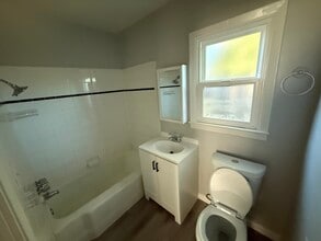 1812 Clayton Ave, Unit 8 in Modesto, CA - Building Photo - Building Photo