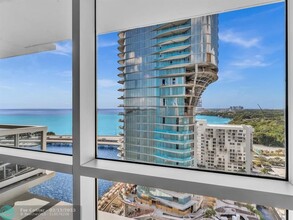 2451 Brickell Ave in Miami, FL - Building Photo - Building Photo