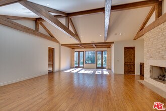 9530 Hidden Valley Rd in Beverly Hills, CA - Building Photo - Building Photo