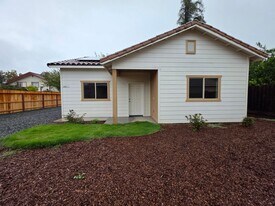 2020 E Seeger Ave in Visalia, CA - Building Photo