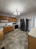 27-29 Dalton Ave in Pittsfield, MA - Building Photo