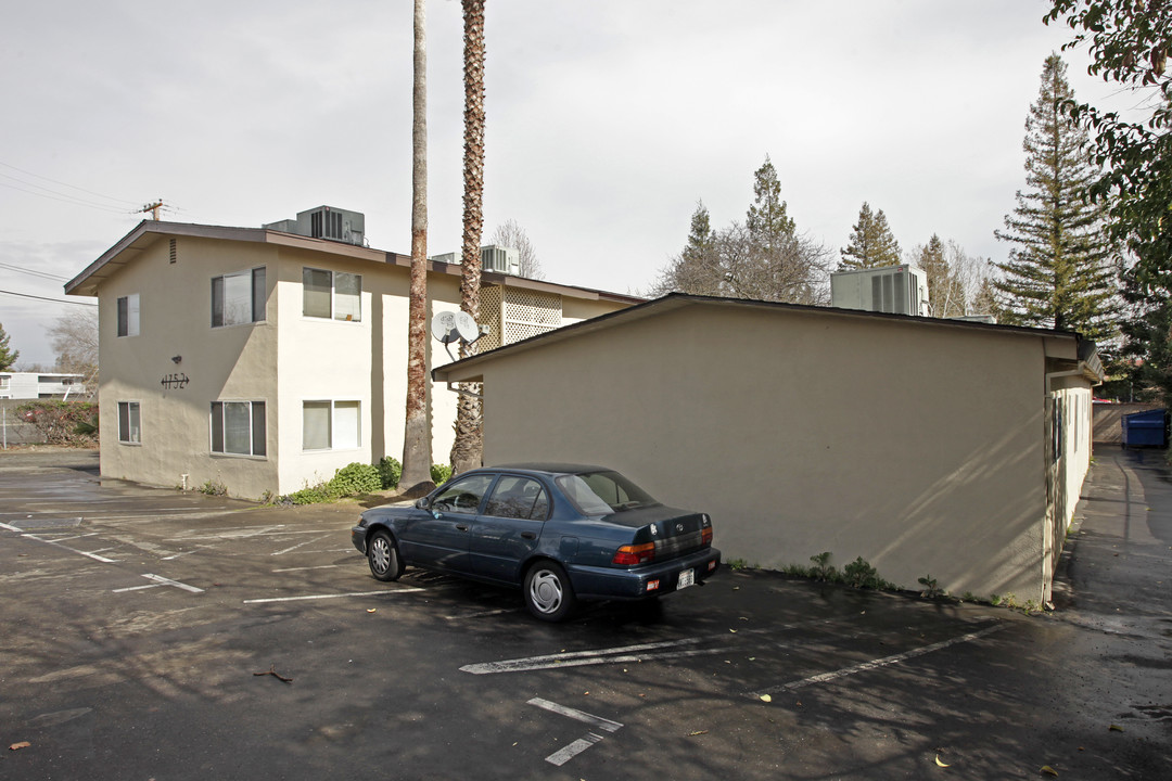 1752 Bell St in Sacramento, CA - Foto de edificio