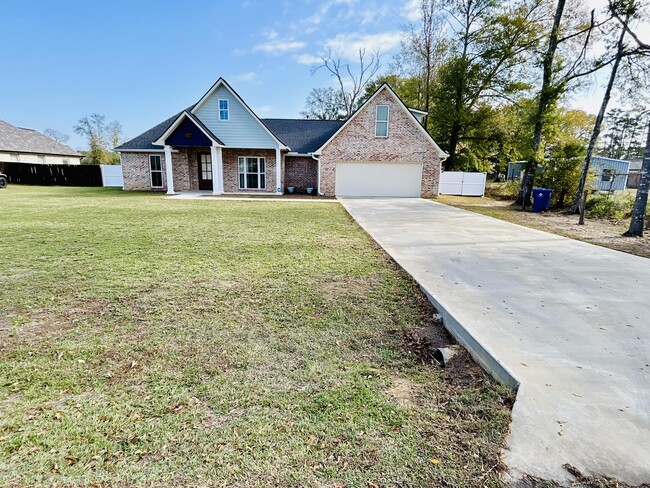 1138 N Texas St in Deridder, LA - Foto de edificio - Building Photo