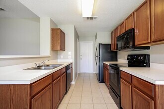 1308 Wintercreek Dr in Denton, TX - Building Photo - Building Photo