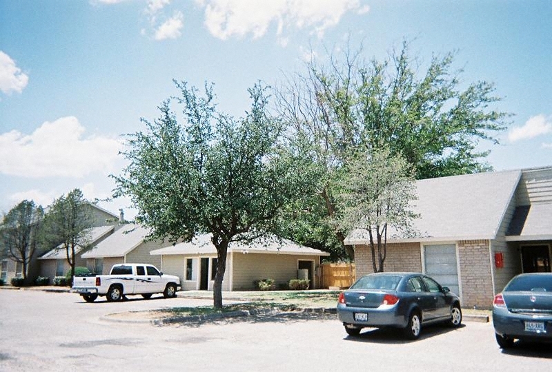 Garden Court Apartments in Midland, TX - Building Photo