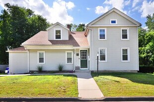 349 Naubuc Ave in Glastonbury, CT - Building Photo