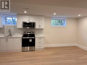 39-39 Dennis Dr in King City, ON - Building Photo - Building Photo