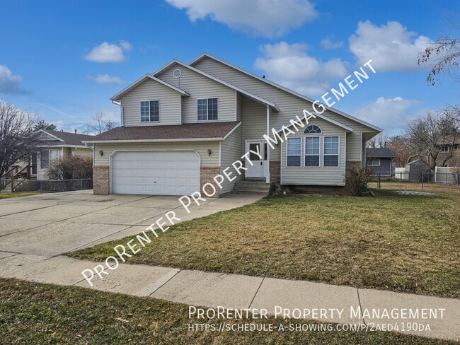 property at 1401 Ash Dr