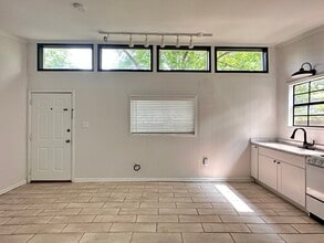 1742 N Parkway, Unit Rear in Memphis, TN - Foto de edificio - Building Photo