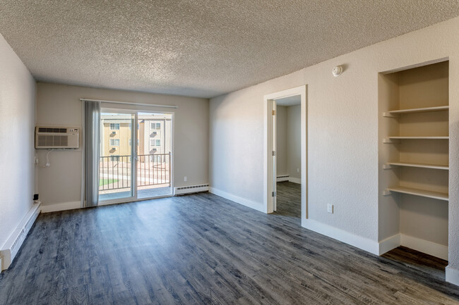 Ascent Apartments in Colorado Springs, CO - Building Photo - Interior Photo